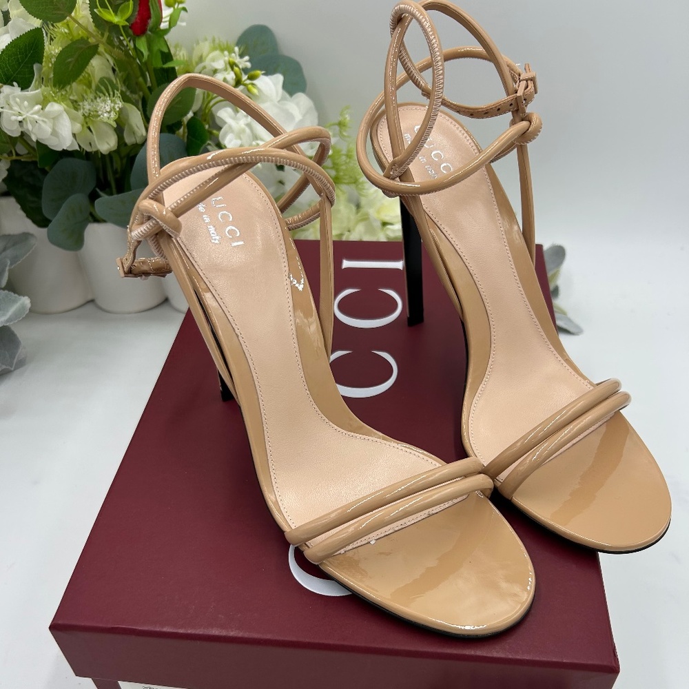 Women’s Gucci, patent leather nude strappy sandals  size 40 made in Italy